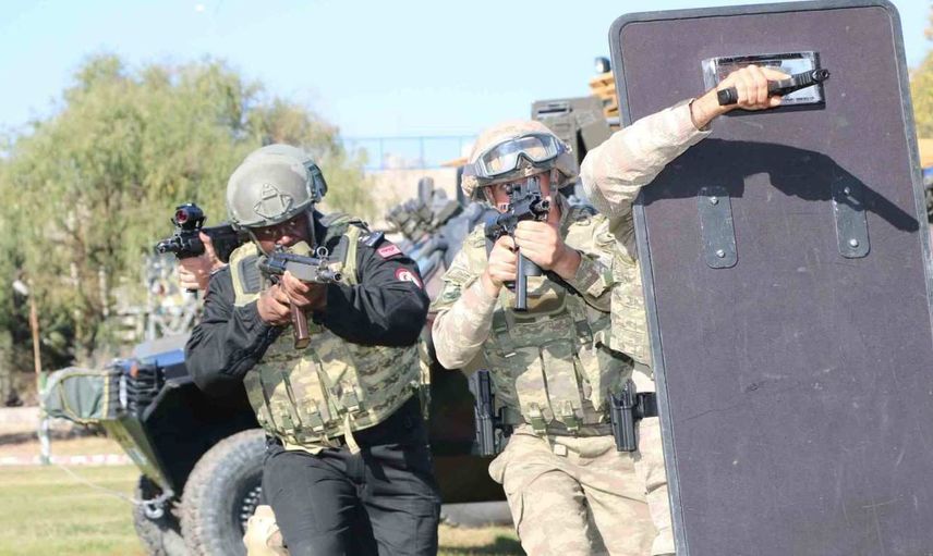 JÖAK 'Jandarma Özel Asayiş Komutanlığı' nedir görevleri nelerdir? JÖAK timi hangi silahları kullanır? JÖAK olma şartları ve çalışma koşulları