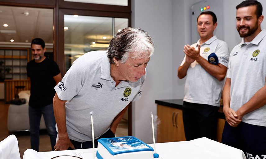Jorge Jesus Türkiye'ye kolay adapte olduğunu ve sportif anlamda Fenerbahçe ile çok başarılı olacaklarını söyledi