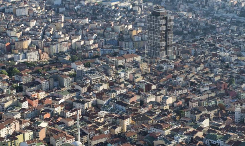 Kaçak kat değil apartman çıkmışlar: Deprem sonrası İstanbul Bağcılar’daki bina gündem oldu