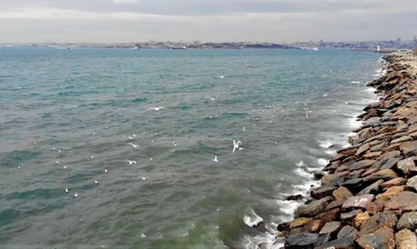 Kadıköy Moda Sahili İSKİ'nin Bıraktığı Sular Yüzünden Rengini Değiştirdi