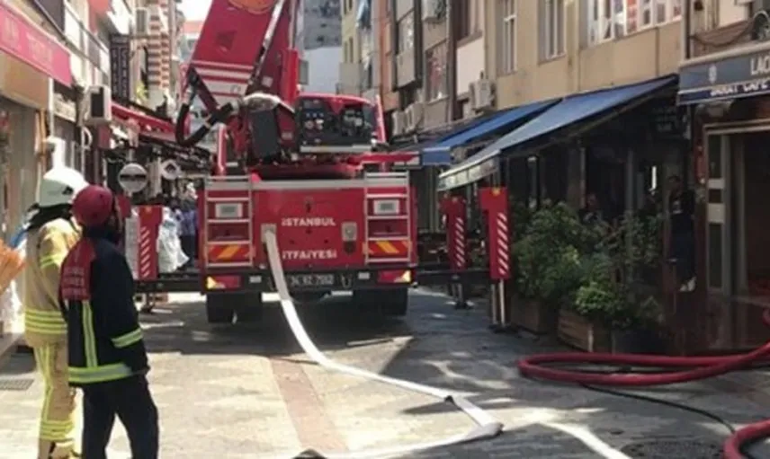 Kadıköy'de Kafe Yangını