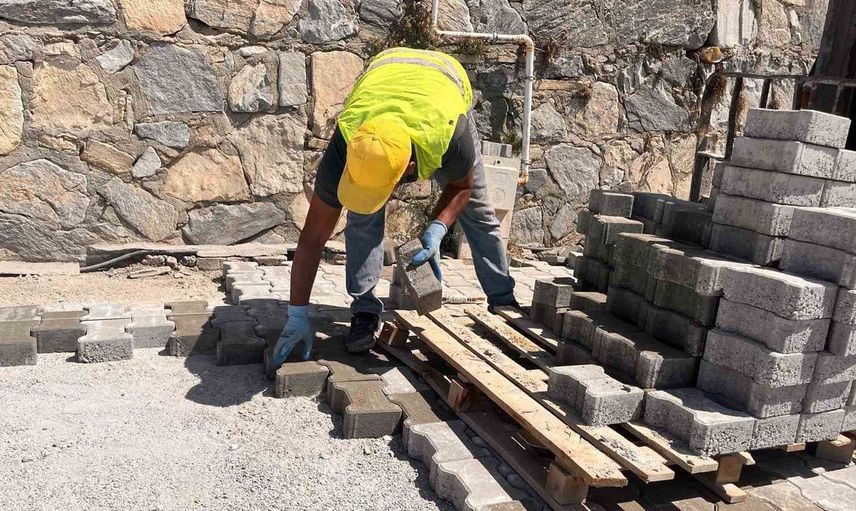 Kadınlar Denizi Mahallesi’nde yol yenileme çalışmaları başladı