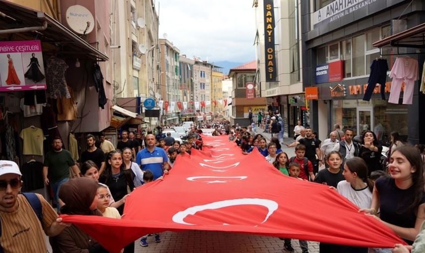 Kafkasör festivali boğalı kortej yürüyüşüyle başladı