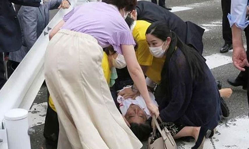 Kameralar önünde korku dolu anlar: Japonya eski Başbakanı Şinzo Abe silahlı saldırıya uğradı