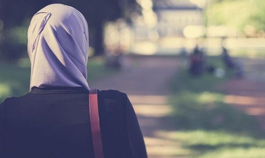 Kanada'da Başörtülü Öğretmen İşten Atıldı!