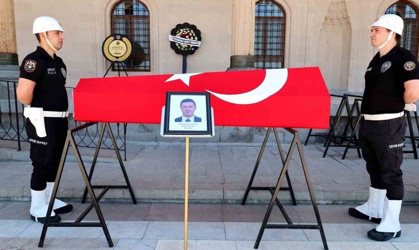 Kanserle mücadele eden polis memuru cem akın, son yolculuğuna uğurlandı