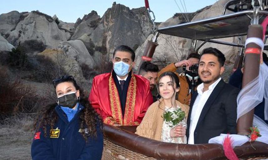 Kapadokya'da 800 Metre Yükseklikte Dünya Evine Girdiler