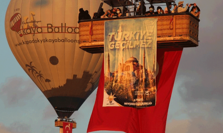Kapadokya’da Gökyüzüne Balonlar Bu Kez 15 Temmuz İçin Havalandı