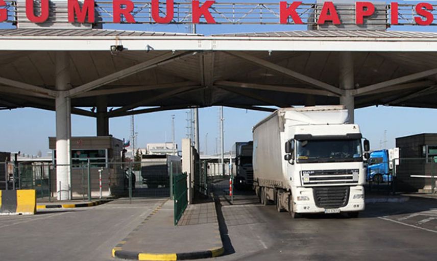 Kapıkule'de inanılmaz olay: Tırın kasasında kaçak uçak yakalandı!