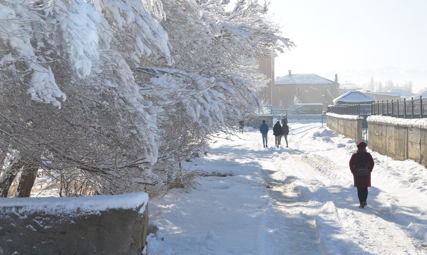 Kar Doğu’yu esir aldı! 681 yerleşim yerine ulaşım kapandı