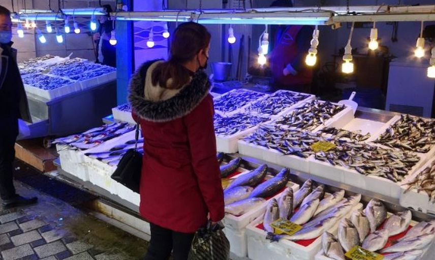 Kar Yağışı Balıkçıların Yüzünü Güldürdü: Karadeniz’de Hamsi Bereketi!