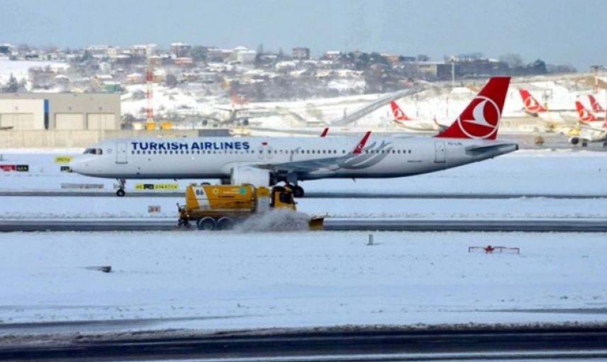 Kar Yağışı Nedeniyle Uçuşları İptal Edilen İstanbul Havalimanı'nda Seferler Yeniden Başlıyor