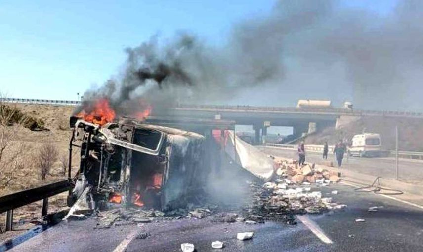 Karabük'te korkunç kaza: Metrelerce sürüklenen tır alev aldı!