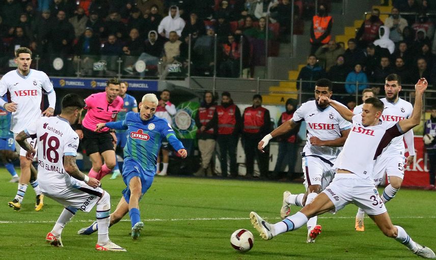 Karadeniz derbisinde kazanan Rizespor: Trabzonspor'da kötü gidişat sürüyor
