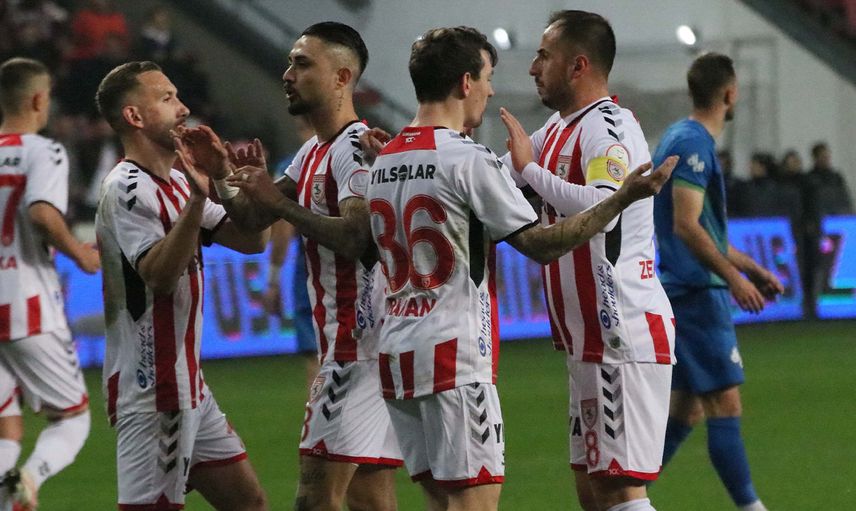 Karadeniz derbisinde kazanan Samsunspor: Rizespor'u 3 golle geçti