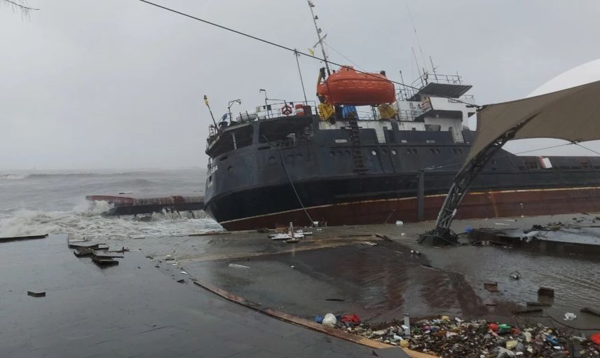 Karadeniz’de neler oluyor? 2 yıldır mahsur kalan Türk gemisine füze saldırısı gerçekleşti!