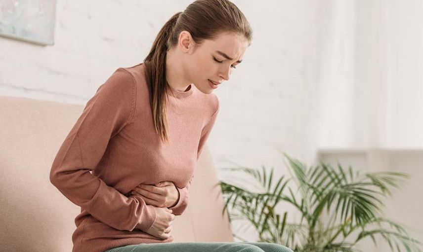 Karın şişliği neden olur? Karın şişliğin iyi gelen bitkisel çaylar ve çözümler nelerdir? Evde karın şişliği tedavisi için bitkisel öneriler