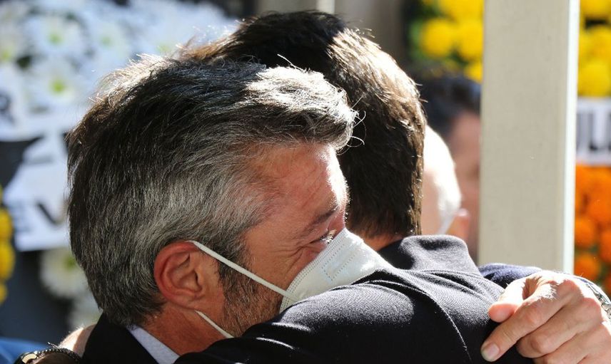 Kariyerinde Beşiktaş ve Fenerbahçe formasını terleten eski milli yıldız Tümer Metin babasını kaybetti! Emekli futbolcunun babası Ali Metin son yolculuğuna uğurlandı