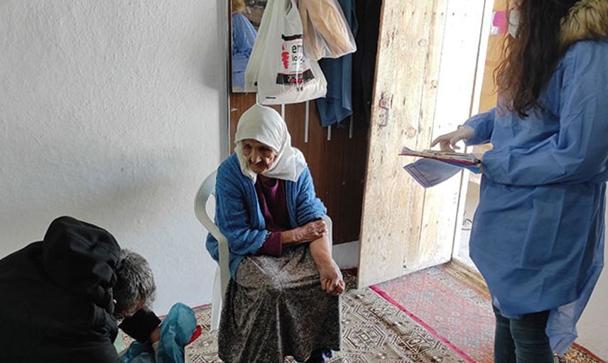Karlı Yolları Aşarak Aşı Yapıyorlar