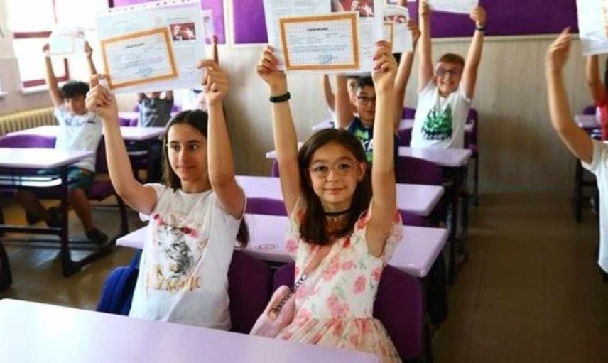 Karne günü okullarda kıyafet serbest mi? 17 Haziran Cuma okula formayla mı gidilecek?