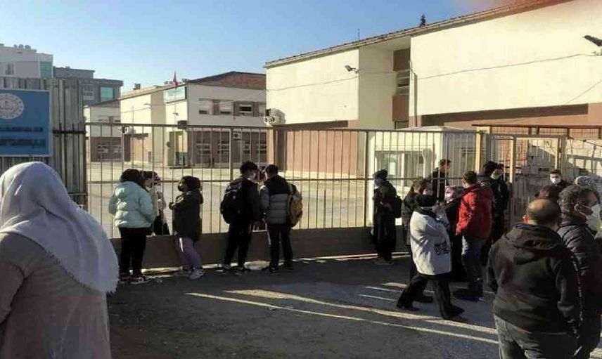 Karşıyaka okul önünde cinsel organını çıkaran sapık yakalandı mı? Karşıyaka'da iğrenç görüntü!