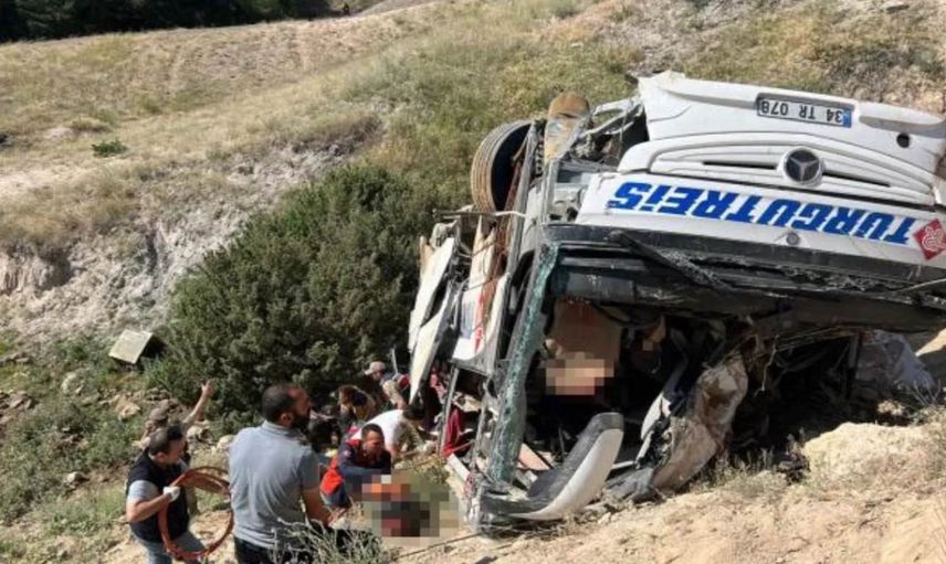 Kars’ta can pazarı: Yolcu otobüsü viyadükten düştü! Çok sayıda ölü ve yaralı var