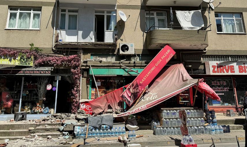 Kartal'da balkon faciası: 1 kişi yaralandı!