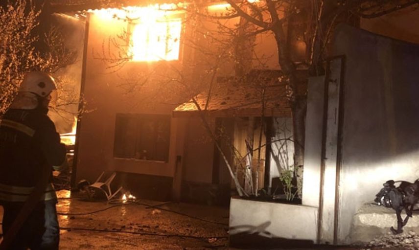 Kastamonu'da 4 Ev Yanarak Kül Oldu