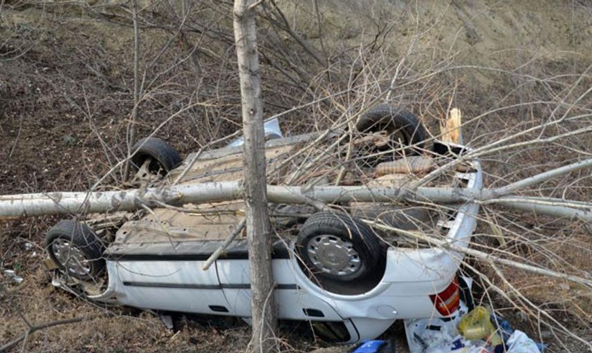 Kastamonu’da Otomobil Şarampole Devrildi: 1 Ölü 1 Yaralı
