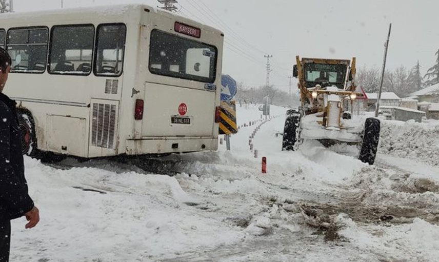Kayseri-Erciyes Karayolu Ulaşıma Kapandı! Kar Kalınlığı 70 Santimetreye Ulaştı