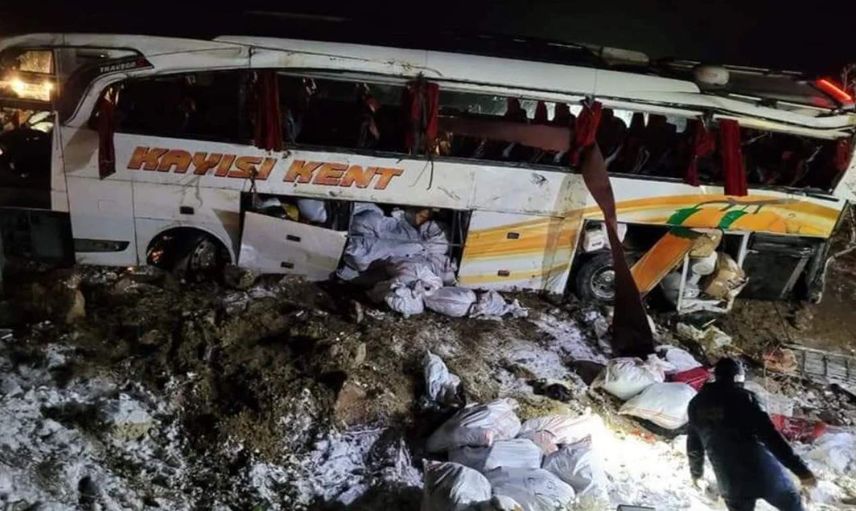 Kayseri’de katliam gibi kaza: Çok sayıda ölü ve yaralı var