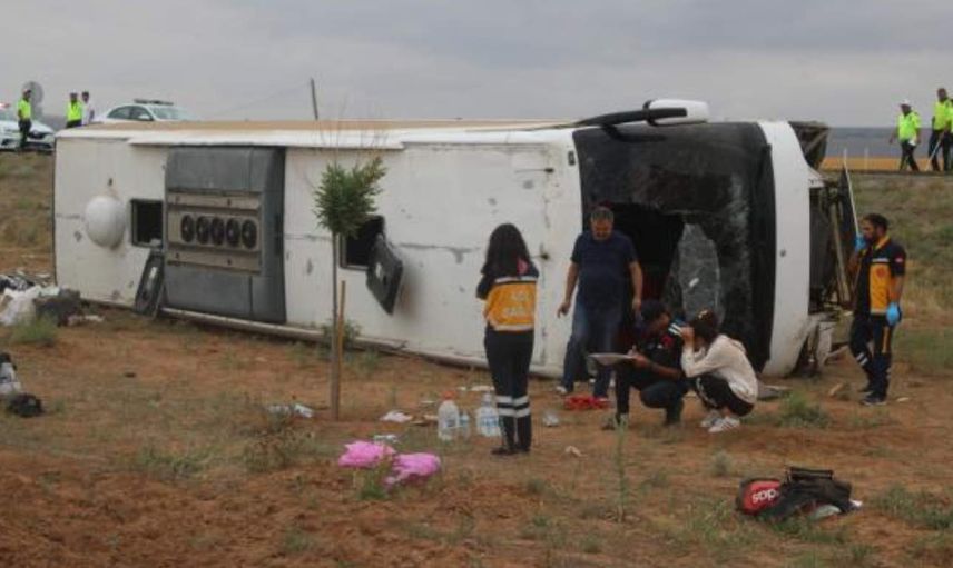Kayseri'de korkunç kaza! Yolcu otobüsü şarampole devrildi: 2 ölü 30'dan fazla yaralı var!