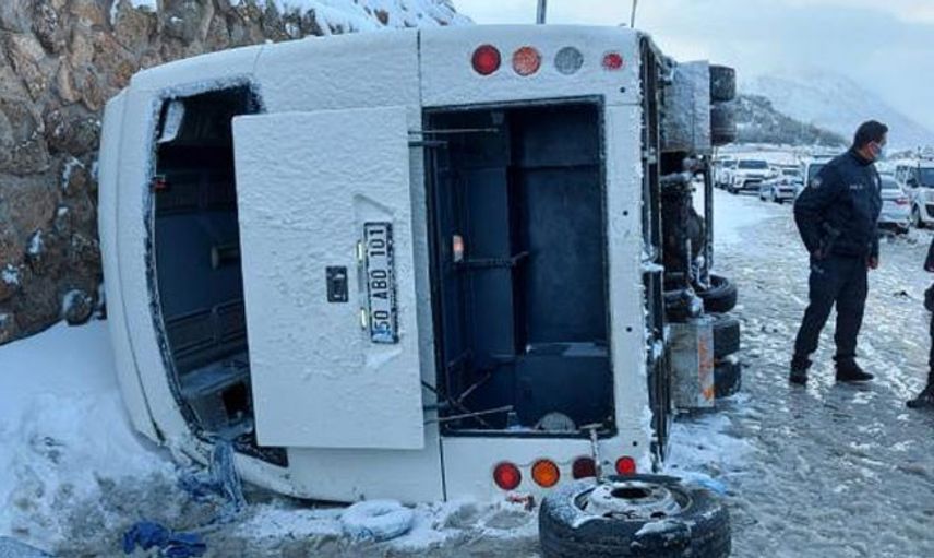 Kayseri'de Midibüs Devrildi! 25 Kişi Yaralandı