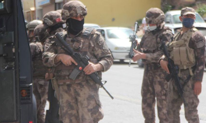 Kayseri’de Psikolojik Sorunları Olan Kişi Yoldan Geçenlere Ateş etti
