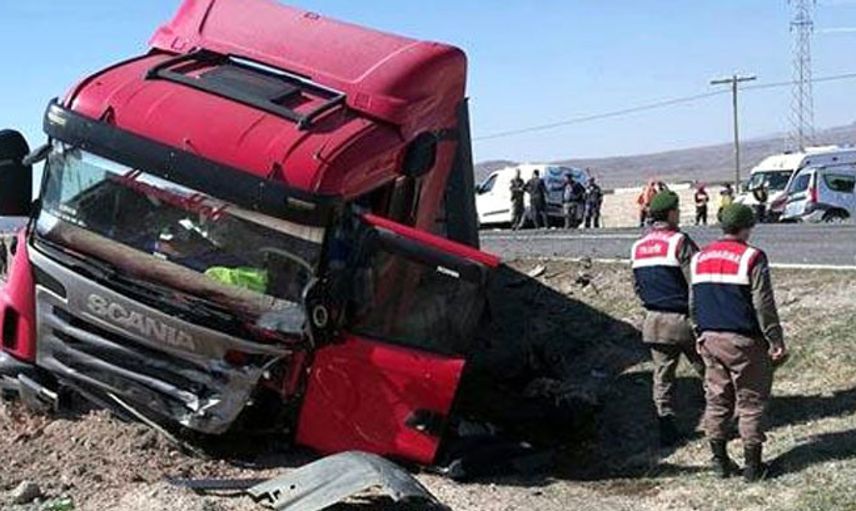 Kayseri'de TIR İle Otomobil Çarpıştı: 6 Yaralı