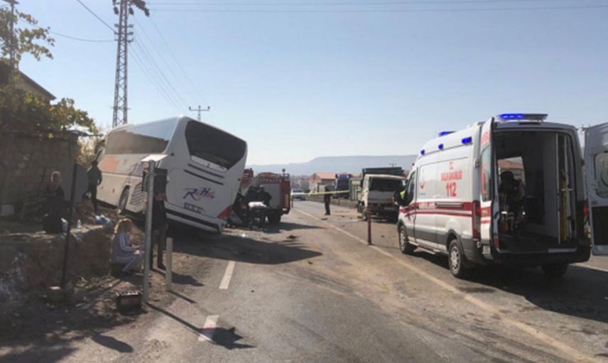 Kayseri'de Yolcu Otobüse İle Kamyonet Çarpıştı! Ölü ve Yaralılar Var!