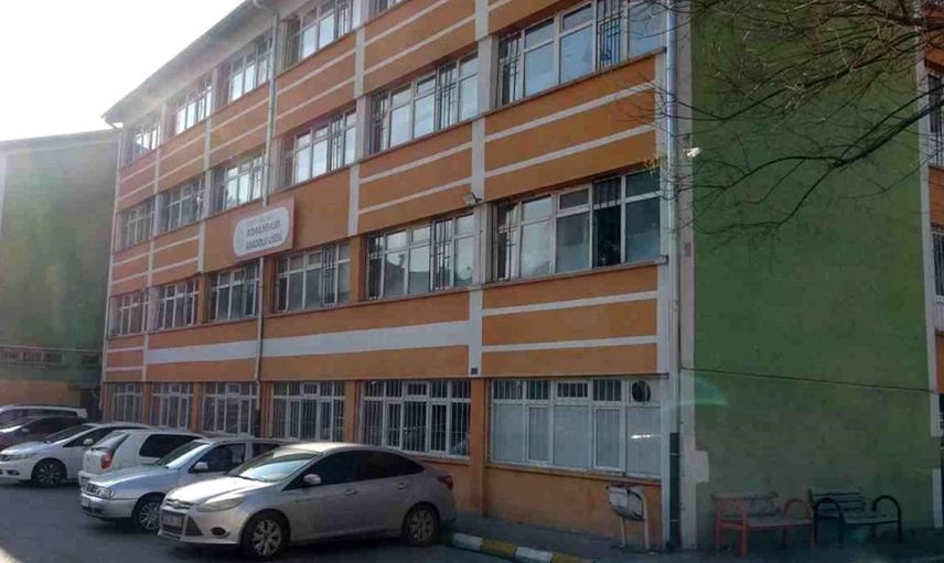 Kayseri’deki bir okulun camına yorgun mermi isabet etti!