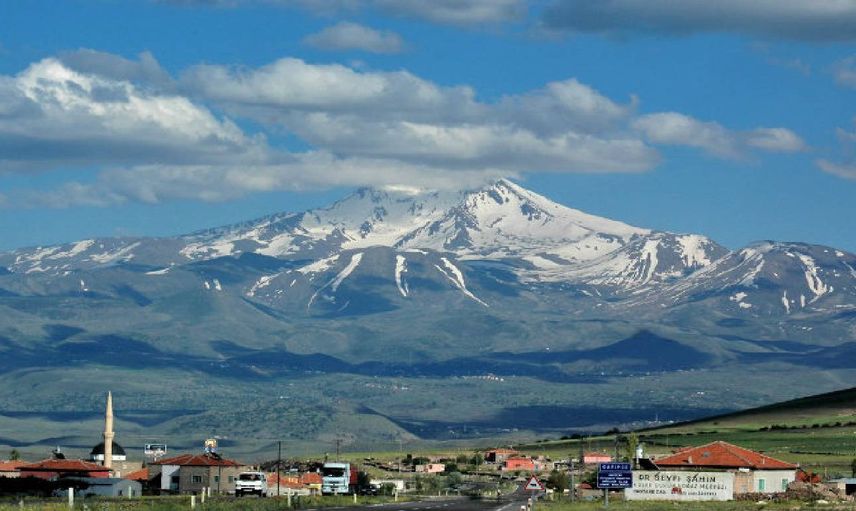 Kayseri'den Sivas’a giden yolcu otobüsü devrildi! Kazada 6 kişi yaralandı