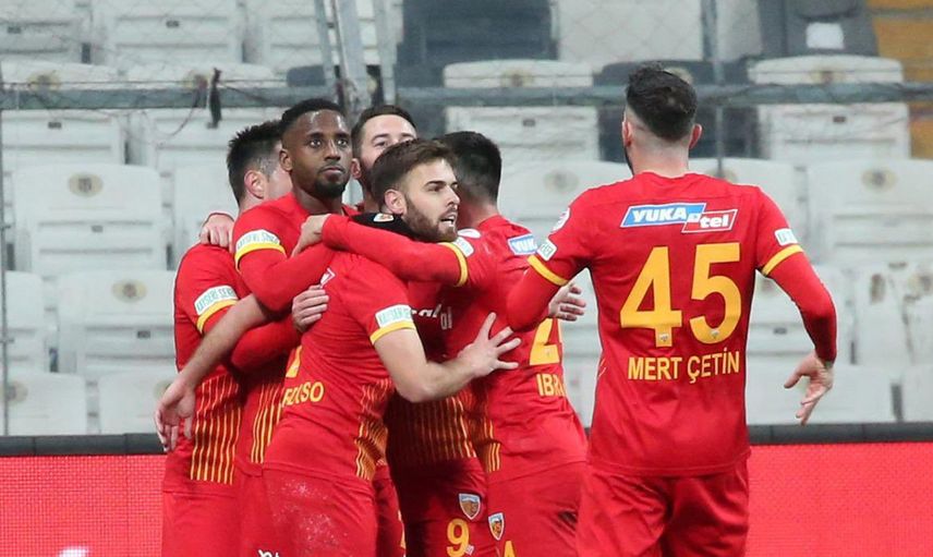 Kayserispor'da kiralık olarak forma giyen Veronalı Mert Çetin transferi hakkında konuştu! Aldığı teklifleri resmen açıkladı
