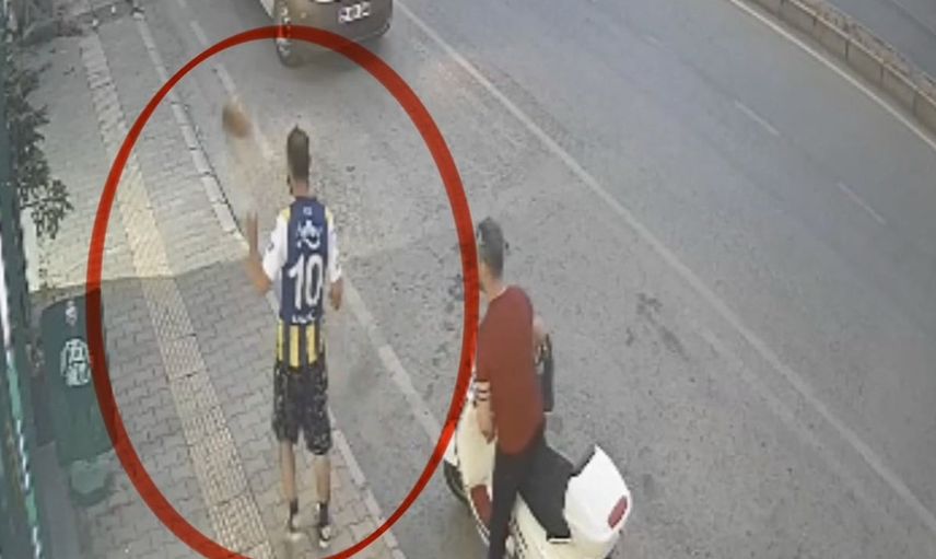 Kediye tekme atan kişinin görüntüleri güvenlik kamerasında