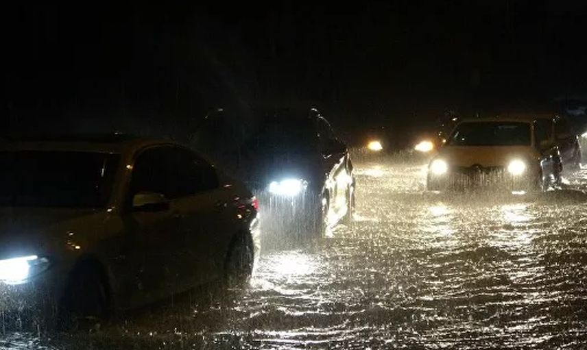 Kent Göle Döndü! Antalya'da Sağanak Yağış Vatandaşı Olumsuz Yönde Etkiledi