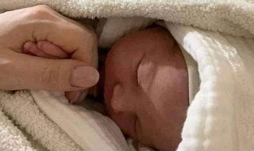 Kiev'de bomba ve siren sesleri ile dünyaya göz açan Mia bebek Ukrayna'nın mucize bebeği oldu