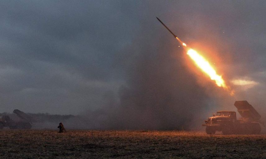 Kiev’de kan donduran görüntü: Füze otoyolun ortasına düştü