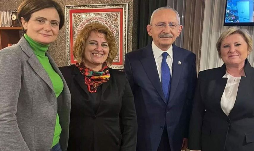 Kılıçdaroğlu’nun pozu sosyal medyada tepki çekti: Seccadenin üzerine bastı