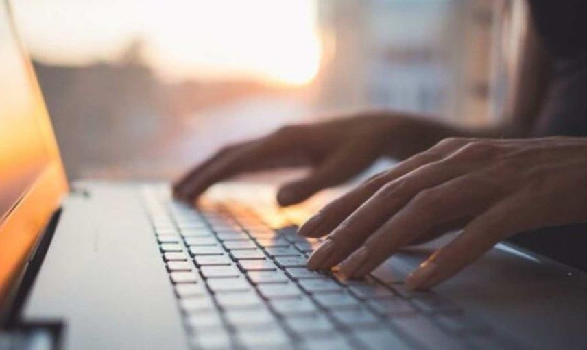 Kimler basın kartı alabilecek? Sosyal medya ve internet haberciliğine sarı basın kartı verilecek mi? Mecliste yeni yasanın 14 maddesi daha kabul edildi