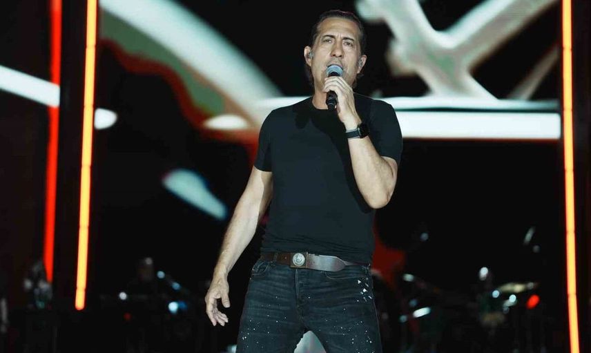 Kıraç, Manisa Kültür Yolu Festivali'nde Coşkulu Bir Konser Verdi