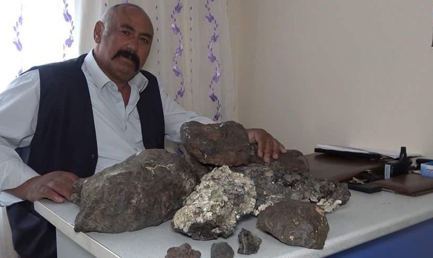 Kırıkkale'de Bir Çiftçi Mantar Toplamak İçin Çıktığı Arazide 100 Kilo Gök Taşı Topladı!