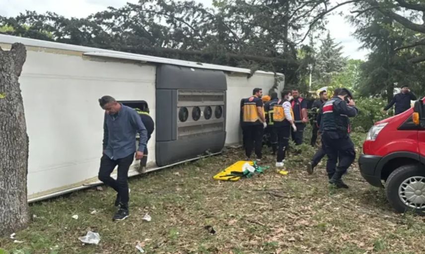 Kırklareli'nde yolcu otobüsü devrildi: Çok sayıda yaralı var