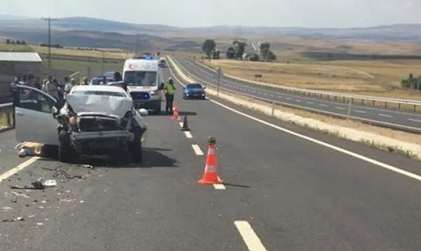 Kırşehir'de Meydana Gelen Trafik Kazasında 1 Kişi Hayatını Kaybetti, 3 Kişi Yaralandı
