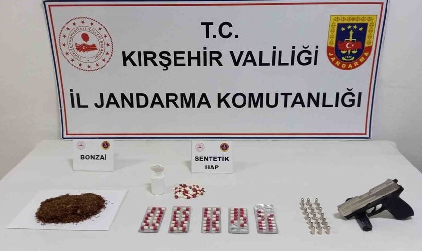 Kırşehir'de uyuşturucu operasyonu: 60 gram uyuşturucu madde ve silah ele geçirildi